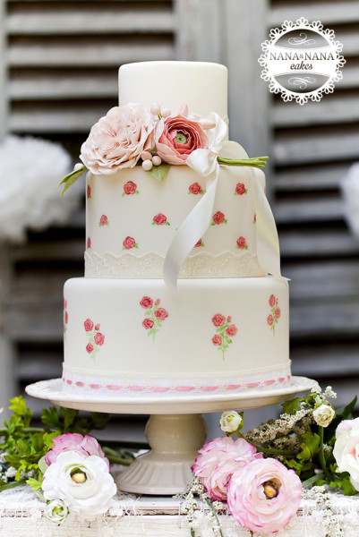 02 Shabby chic wedding cake